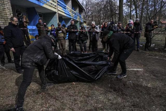 Katliamın yaşandığı Buça'ya giden Zelenski gördüklerine inanamadı! İşte dehşete düşüren o fotoğraflar Katliamın yaşandığı Buça'ya giden Zelenski gördüklerine inanamadı! İşte dehşete düşüren o fotoğraflar