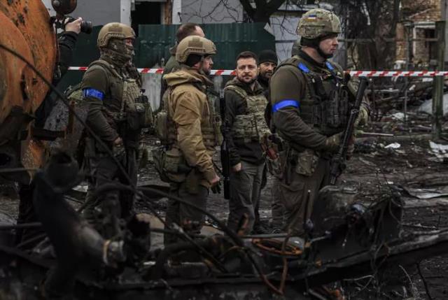 Katliamın yaşandığı Buça'ya giden Zelenski gördüklerine inanamadı! İşte dehşete düşüren o fotoğraflar Katliamın yaşandığı Buça'ya giden Zelenski gördüklerine inanamadı! İşte dehşete düşüren o fotoğraflar