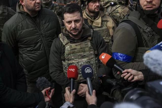 Katliamın yaşandığı Buça'ya giden Zelenski gördüklerine inanamadı! İşte dehşete düşüren o fotoğraflar Katliamın yaşandığı Buça'ya giden Zelenski gördüklerine inanamadı! İşte dehşete düşüren o fotoğraflar