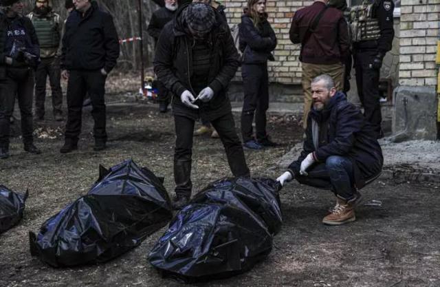Katliamın yaşandığı Buça'ya giden Zelenski gördüklerine inanamadı! İşte dehşete düşüren o fotoğraflar Katliamın yaşandığı Buça'ya giden Zelenski gördüklerine inanamadı! İşte dehşete düşüren o fotoğraflar