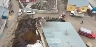 Tandır bacası leyleklere yuva oldu