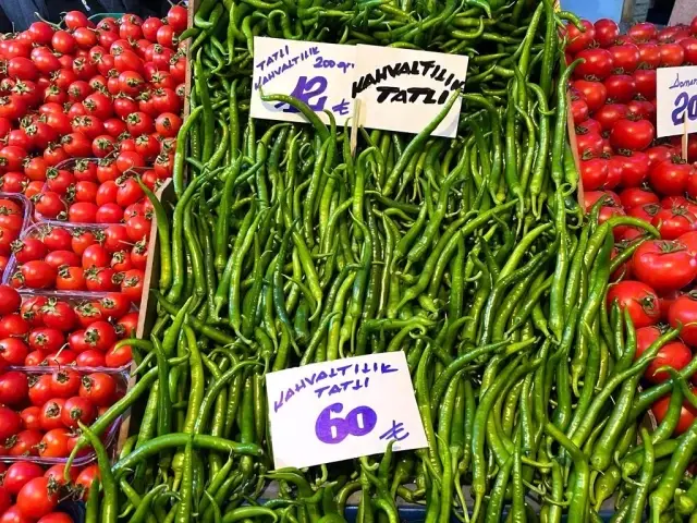 Biberde fiyat etiketi grama döndü Biberde fiyat etiketi grama döndü