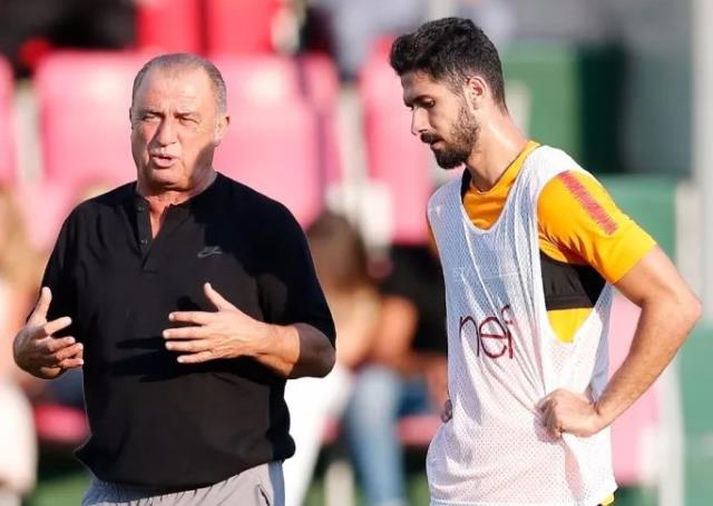 Fatih Terim, o gidince taraftarı fırçalamıştı! Emre Akbaba inanması güç rekorla tarihe geçti