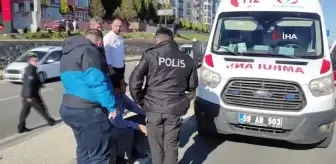 Kontrolden çıkan kamyonet aydınlatma direğine çarptı