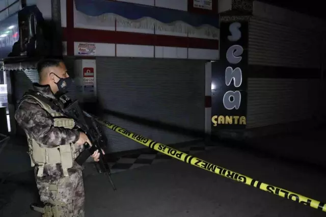 Adana'da gece saatlerinde hareketli dakikalar! Bekçiler, canlı bombanın üzerine atladı