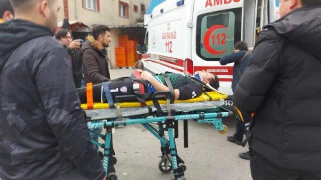 Amatör Lig'de büyük rezillik! Futbolcular birbirlerine öldüresiye saldırdı, hastaneye kaldırılanlar var Amatör Lig'de büyük rezillik! Futbolcular birbirlerine öldüresiye saldırdı, hastaneye kaldırılanlar var