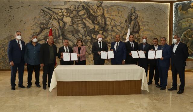 Gaziantep Büyükşehir ve Fırıncılar Odası'ndan vatandaşın cebini rahatlatacak işbirliği: İhtiyaç sahibi aileler için ekmek 1.5 lira olacak Gaziantep Büyükşehir ve Fırıncılar Odası'ndan vatandaşın cebini rahatlatacak işbirliği: İhtiyaç sahibi aileler için ekmek 1.5 lira olacak