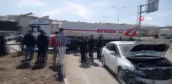 Suşehri'nde iki otomobilin çarpışması sonucu yaşanan kazada 4 kişi yaralandı