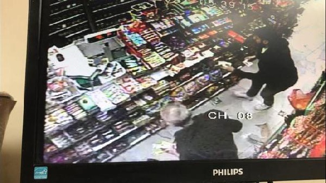 Beyoğlu'nda kapkaça uğrayan kadınlar marketi birbirine kattı Beyoğlu'nda kapkaça uğrayan kadınlar marketi birbirine kattı