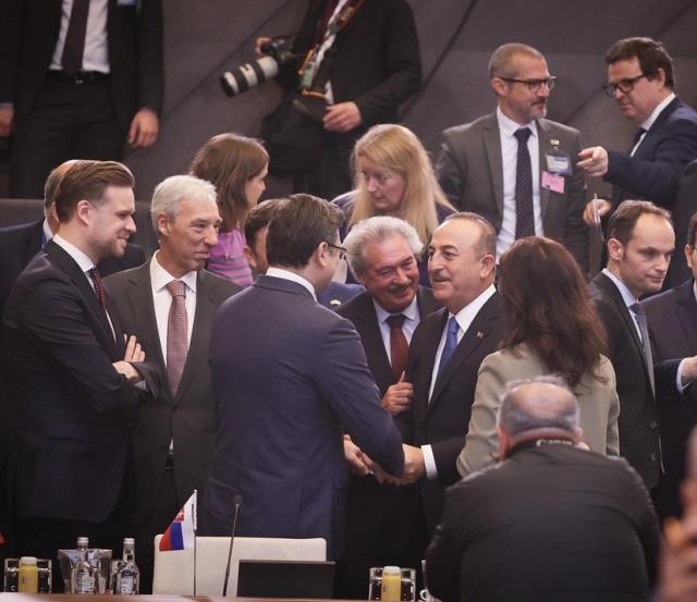 Mevlüt Çavuşoğlu'nun NATO ziyaretinden geriye gururlandıran kare kaldı Mevlüt Çavuşoğlu'nun NATO ziyaretinden geriye gururlandıran kare kaldı