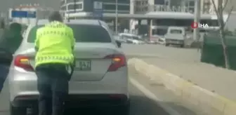 Polis haftasında trafik polisinin vatandaşa yardımı kameraya böyle yansıdı