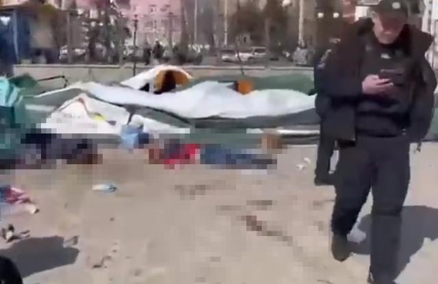 Rusya onlarca sivilin beklediği tren istasyonuna saldırdı! Bölgeden gelen ilk görüntüler korkunç Rusya onlarca sivilin beklediği tren istasyonuna saldırdı! Bölgeden gelen ilk görüntüler korkunç