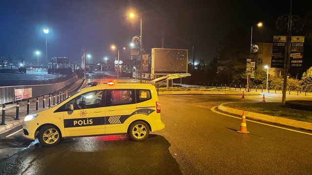 Tuzla Piyade Okulu'nda yangın paniği! Mühimmat deposundaki patlamalar sonrası alevler etrafı sardı Tuzla Piyade Okulu'nda yangın paniği! Mühimmat deposundaki patlamalar sonrası alevler etrafı sardı