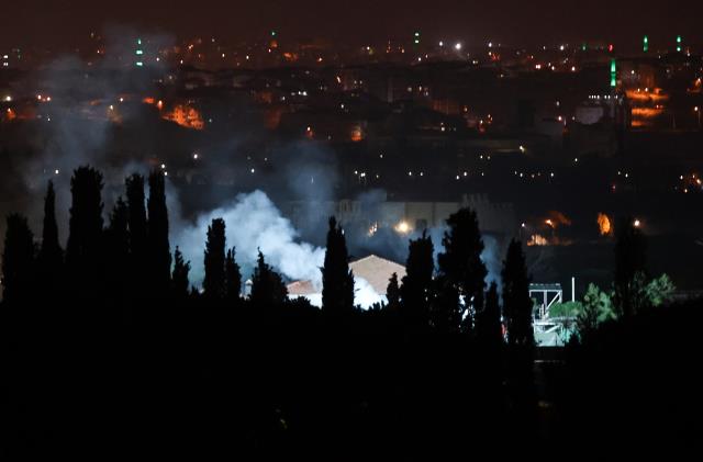 Tuzla Piyade Okulu'nda yangın paniği! Mühimmat deposundaki patlamalar sonrası alevler etrafı sardı Tuzla Piyade Okulu'nda yangın paniği! Mühimmat deposundaki patlamalar sonrası alevler etrafı sardı