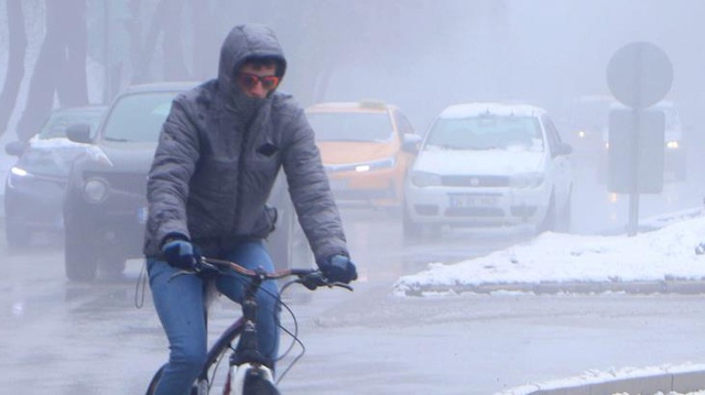 Erzurum bahar ortasında kışı yaşadı! Gece lapa lapa kar yağdı, sabah sis bastırdı Erzurum bahar ortasında kışı yaşadı! Gece lapa lapa kar yağdı, sabah sis bastırdı