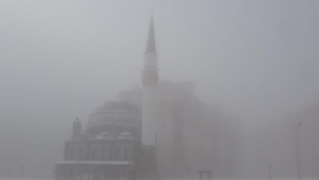Erzurum bahar ortasında kışı yaşadı! Gece lapa lapa kar yağdı, sabah sis bastırdı Erzurum bahar ortasında kışı yaşadı! Gece lapa lapa kar yağdı, sabah sis bastırdı