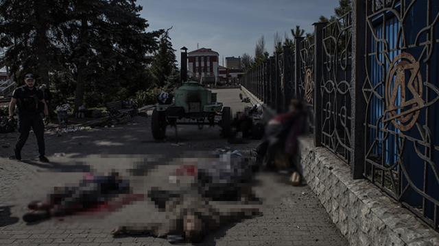 Gar katliamı bardağı taşırdı! Zelesnki, Putin'e öfke kustu: Cezalandırılmazsa asla durmayacak Gar katliamı bardağı taşırdı! Zelesnki, Putin'e öfke kustu: Cezalandırılmazsa asla durmayacak