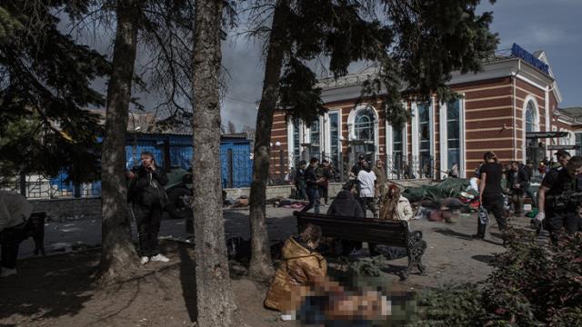 Gar katliamı bardağı taşırdı! Zelesnki, Putin'e öfke kustu: Cezalandırılmazsa asla durmayacak Gar katliamı bardağı taşırdı! Zelesnki, Putin'e öfke kustu: Cezalandırılmazsa asla durmayacak