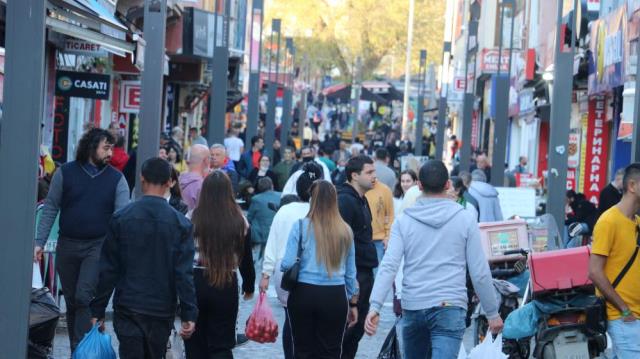 Havaların ısınması ile birlikte Bulgar turistler Edirne'ye akın etti Havaların ısınması ile birlikte Bulgar turistler Edirne'ye akın etti