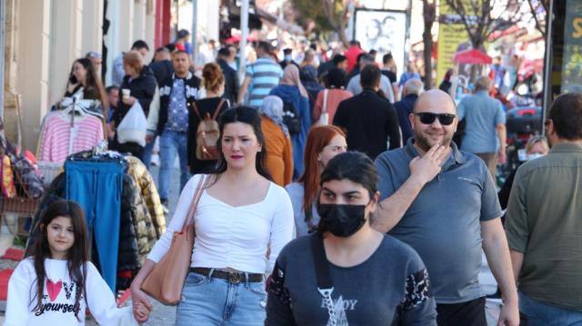 Havaların ısınması ile birlikte Bulgar turistler Edirne'ye akın etti Havaların ısınması ile birlikte Bulgar turistler Edirne'ye akın etti