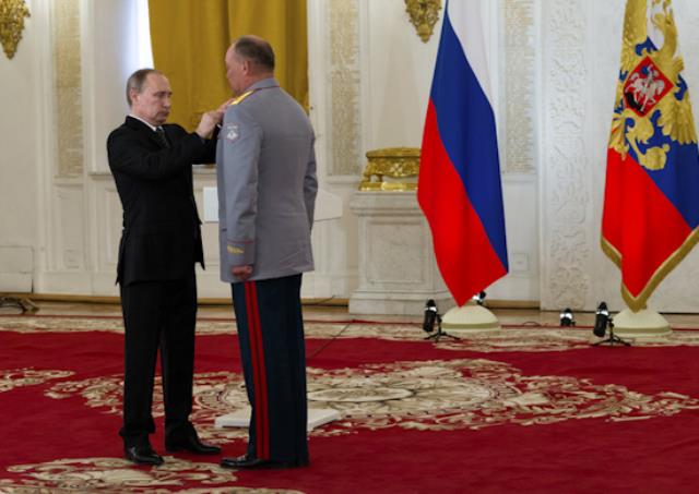 Kahramanlık madalyasını Putin'in elinden aldı! İşte 52 sivilin öldüğü katliamın emrini veren Rus general Kahramanlık madalyasını Putin'in elinden aldı! İşte 52 sivilin öldüğü katliamın emrini veren Rus general