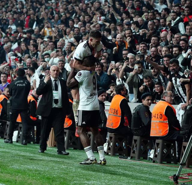 Kara Kartal, Dolmabahçe'de şov yaptı! Beşiktaş, Alanyaspor'u farka boğdu Kara Kartal, Dolmabahçe'de şov yaptı! Beşiktaş, Alanyaspor'u farka boğdu