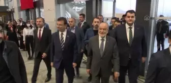 Karamollaoğlu, partisinin İstanbul İl Başkanlığı iftarında konuştu