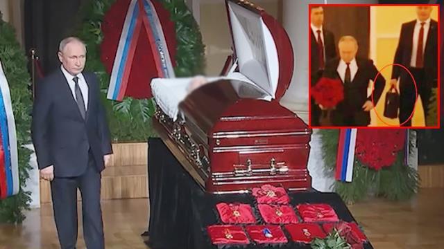 Putin, İstanbul'a atom bombası atmak isteyen vekilin cenazesine nükleer savaşı başlatacak olan çantasıyla gitti Putin, İstanbul'a atom bombası atmak isteyen vekilin cenazesine nükleer savaşı başlatacak olan çantasıyla gitti