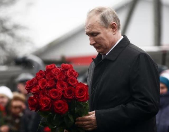 Putin, Rus siyasetçinin cenazesine katıldı! Törenden çok alınan güvenlik önlemleri konuşuldu Putin, Rus siyasetçinin cenazesine katıldı! Törenden çok alınan güvenlik önlemleri konuşuldu