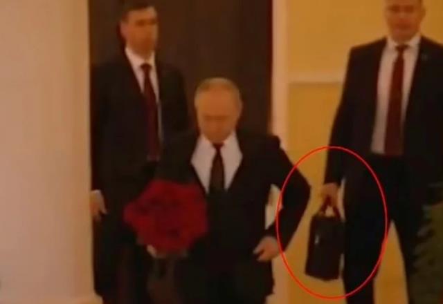 Putin, Rus siyasetçinin cenazesine katıldı! Törenden çok alınan güvenlik önlemleri konuşuldu Putin, Rus siyasetçinin cenazesine katıldı! Törenden çok alınan güvenlik önlemleri konuşuldu