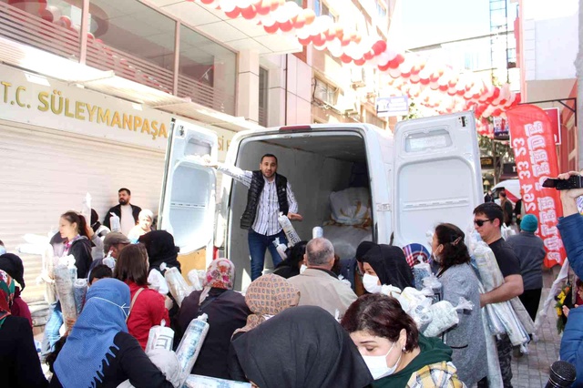 Tekirdağ'da indirim izdihamı: Birbirleriyle yarıştılar