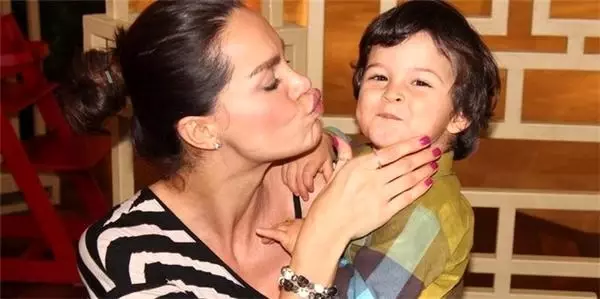 Magazin camiası bu olayı konuşuyor! Hamilelik için tedavi gören Ebru Şallı'nın iç çamaşırları kayboldu, Uğur Akkuş hastaneyi bastı