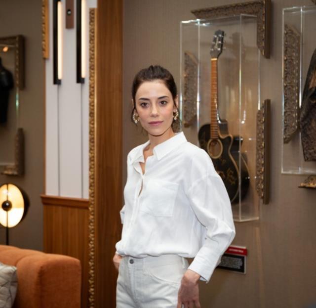 Cansu Dere'nin İspanya kararı! Artık bir ayağı orada