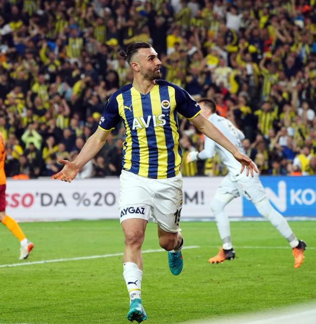 Derbi zaferi sonrası Fenerbahçeli Serdar Dursun'dan canlı yayında Aziz Yıldırım'a olay gönderme Derbi zaferi sonrası Fenerbahçeli Serdar Dursun'dan canlı yayında Aziz Yıldırım'a olay gönderme