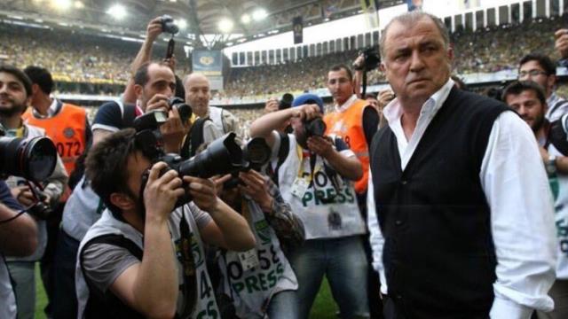 Fatih Terim'e vefasızlık! Galatasaray'ın derbi paylaşımı taraftarı çok kızdırdı Fatih Terim'e vefasızlık! Galatasaray'ın derbi paylaşımı taraftarı çok kızdırdı