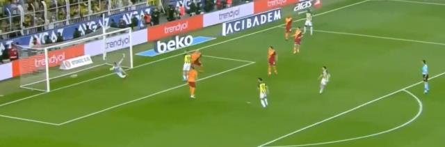 Fenerbahçe'den derslik organizasyon! İşte Galatasaray'ı geriye düşüren o gol Fenerbahçe'den derslik organizasyon! İşte Galatasaray'ı geriye düşüren o gol