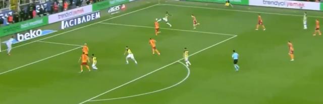 Fenerbahçe'den derslik organizasyon! İşte Galatasaray'ı geriye düşüren o gol Fenerbahçe'den derslik organizasyon! İşte Galatasaray'ı geriye düşüren o gol