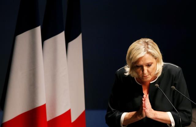 Fransa'da sürpriz mi olacak? Macron'un dişli rakibi Le Pen gaza bastı, seçimlerde dengeler alt üst Fransa'da sürpriz mi olacak? Macron'un dişli rakibi Le Pen gaza bastı, seçimlerde dengeler alt üst