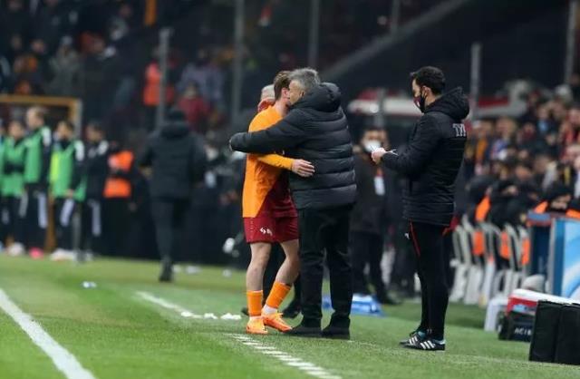 Kerem Aktürkoğlu derbiye hazır mı? Domenec Torrent tek cümleyle yanıt verdi Kerem Aktürkoğlu derbiye hazır mı? Domenec Torrent tek cümleyle yanıt verdi