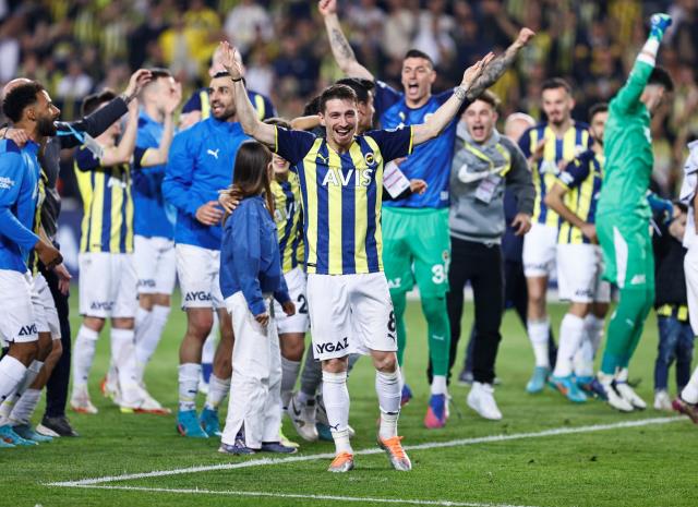 Mert Hakan'dan derbi sonrası kafa karıştıran sözler: Fenerbahçe'ye geldiğimi hissettim Mert Hakan'dan derbi sonrası kafa karıştıran sözler: Fenerbahçe'ye geldiğimi hissettim