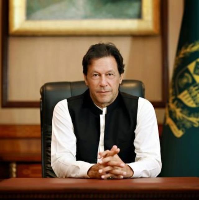 Pakistan'da görevden alınan Khan'ın destekçileri sokaklara döküldü Pakistan'da görevden alınan Khan'ın destekçileri sokaklara döküldü