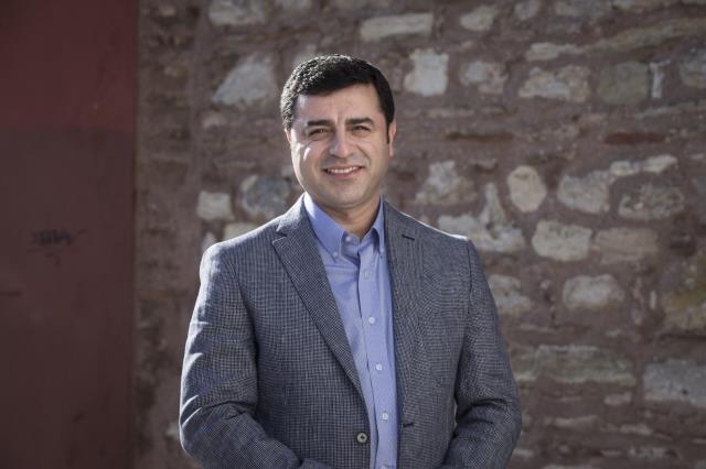 Selahattin Demirtaş'tan 'Kürtler Mansur Yavaş'a oy verir mi?' sorusuna yanıt Selahattin Demirtaş'tan 'Kürtler Mansur Yavaş'a oy verir mi?' sorusuna yanıt