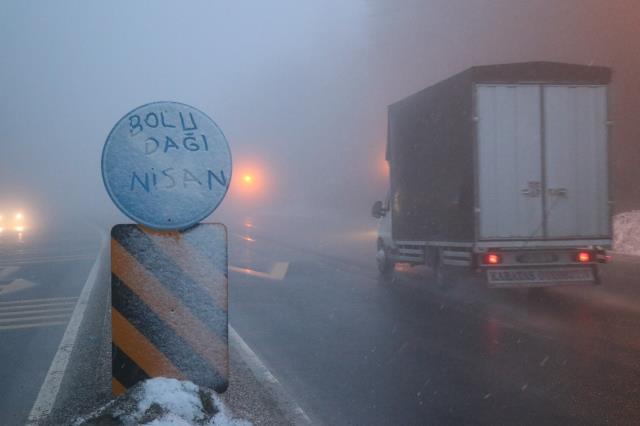 Bolu Dağı'na Nisan ayında kar düştü