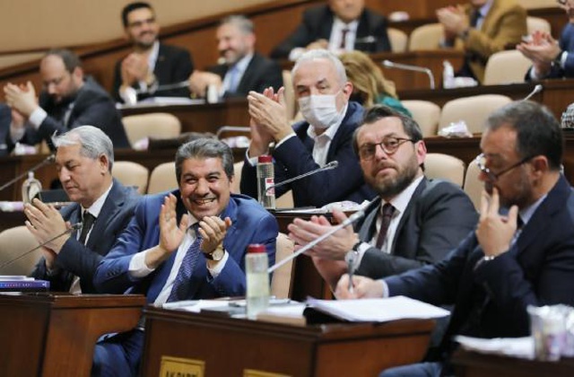Cumhur İttifakı, öğrenci akbiline yapılan zammın geri çekilmesi için İBB Genel Kurulu'na verdiği teklif kabul edildi