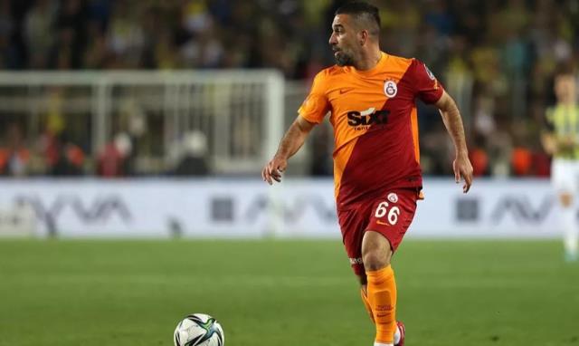 Derbiye damga vurdu! Arda Turan'dan tepki çeken görüntü Derbiye damga vurdu! Arda Turan'dan tepki çeken görüntü