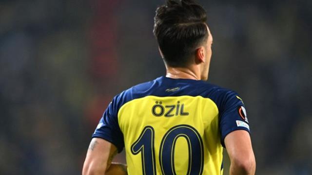 Oynamasına gerek kalmadı! Mesut Özil'in ismi kazandırmaya yetti