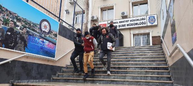 Afgan uyruklu iki genç, tartıştığı ev arkadaşını öldürüp hastaneye bıraktı! Anbean kamerada