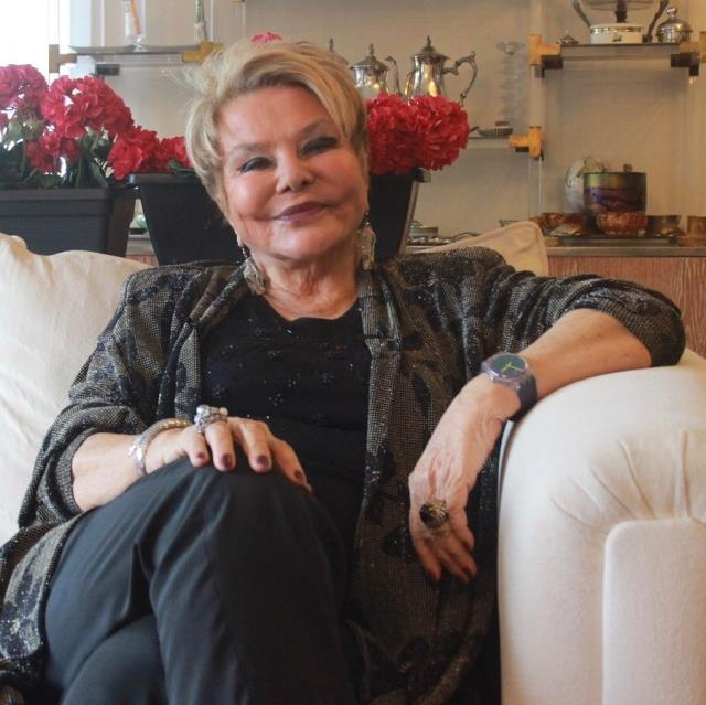 İlişki terapisti Selin Karacehennem'den 'Kocam ilişkiden sonra yanıma para koyuyor' diyen takipçisine cevap