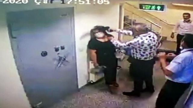 KADIN ÇALIŞANIN BAŞINA SİLAH DAYAYAN BANKA MÜDÜRÜNE 2 YIL 5 AY HAPİS CEZASI