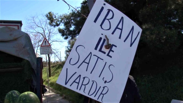 Teknoloji hayatın her alanında! Seyyar satıcılardan İBAN'lı karpuz satışı Teknoloji hayatın her alanında! Seyyar satıcılardan İBAN'lı karpuz satışı